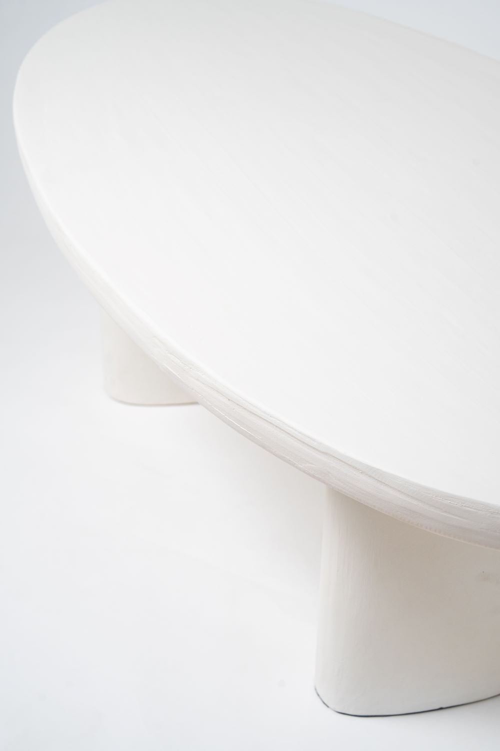 Oval top white coffee table (122X65X40 cm)