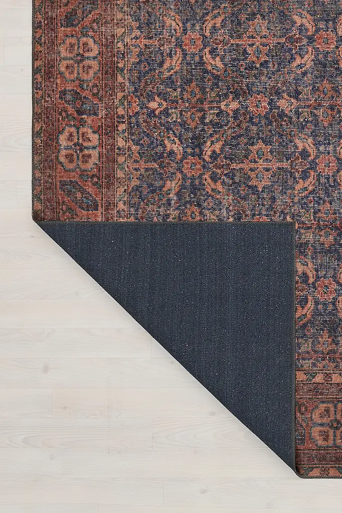 LAY_001 corner flip.webp