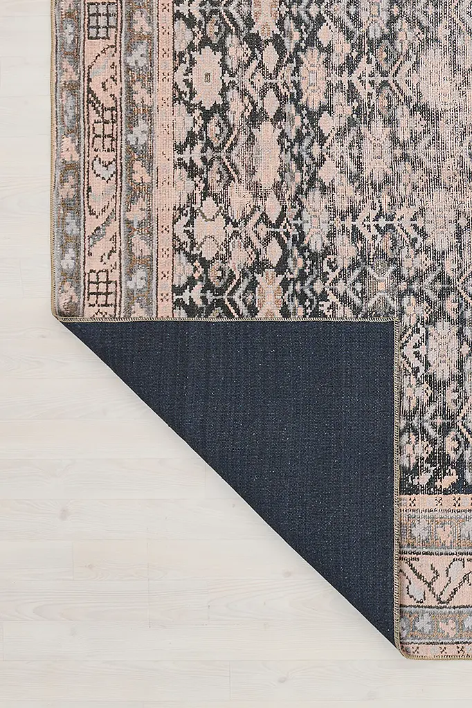 LAY_003 corner flip.webp