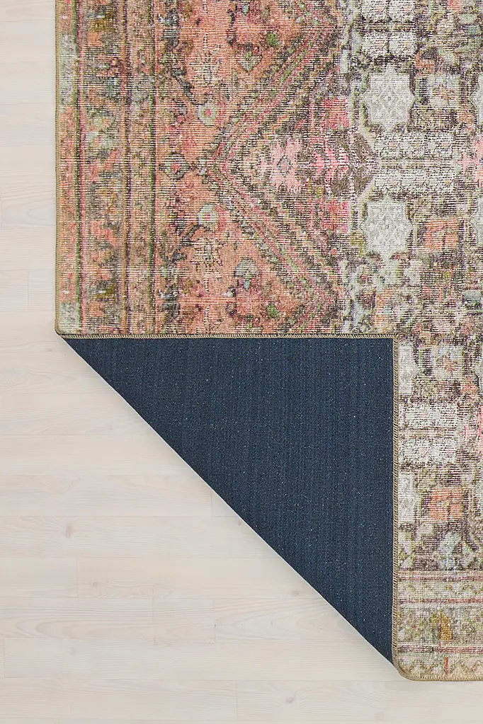 LAY_013 corner flip.webp