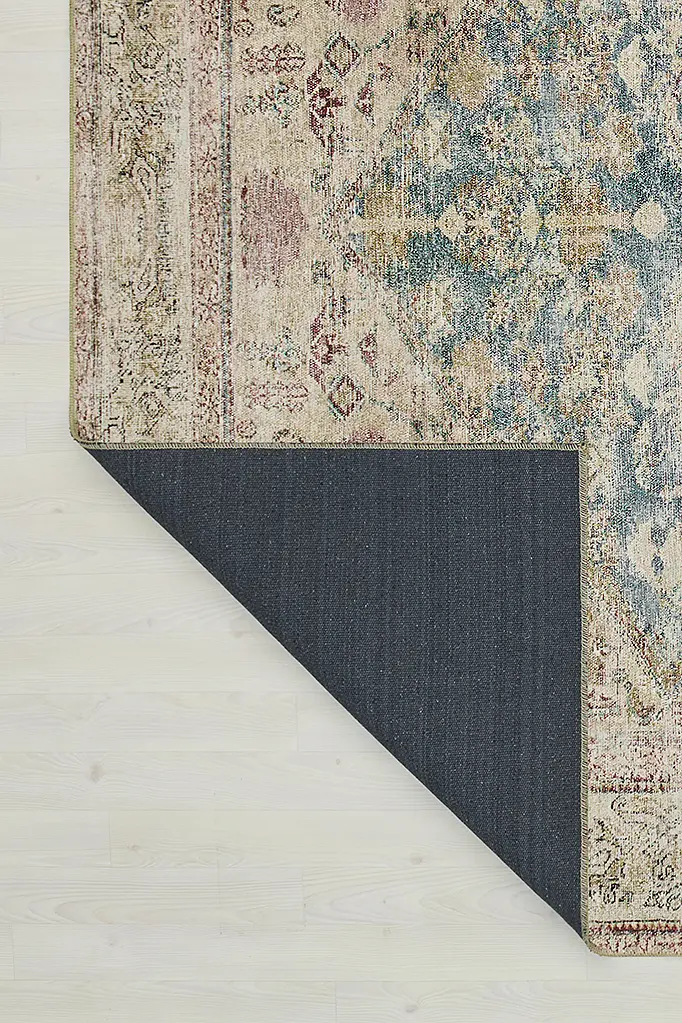 LAY_014 corner flip.webp